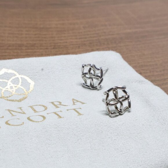 Kendra Scott Kelly Stud Earrings in Silver - Picture 3 of 3